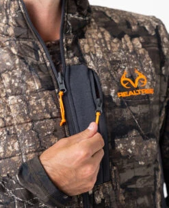 Realtree Men's Camo Pro Staff Reversible Hybrid Puffer Vest -Realtree RO530 TM ZIPPERED POCKET 25432.1684270843